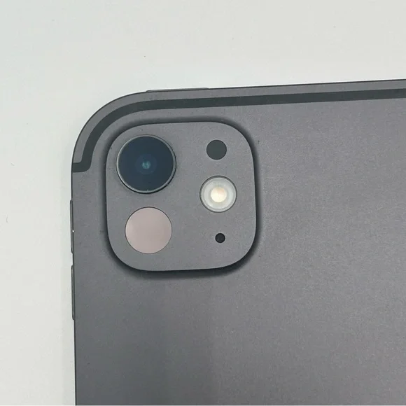 Apple 7th Generation iPad Pro 13” 256GB A2926 - Picture 14 of 16